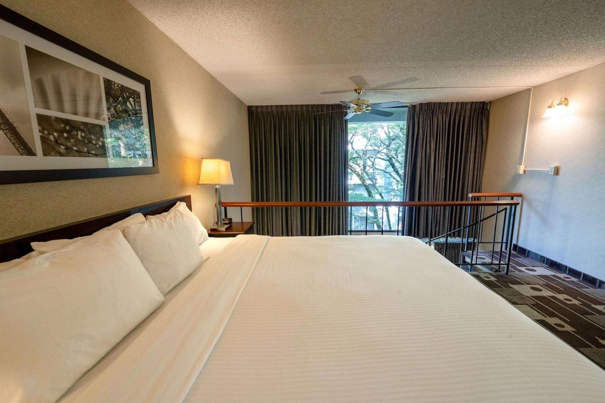 Hotel 116, A Coast Hotel Bellevue Exterior photo
